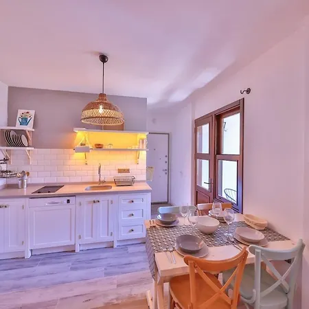50 Meters To The Long Bazaar In Lavantakas 3 Square Апартаменты
